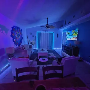 Palm Cove Vacation Home- One Level, Community Pool, Pet Friendly Holiday home